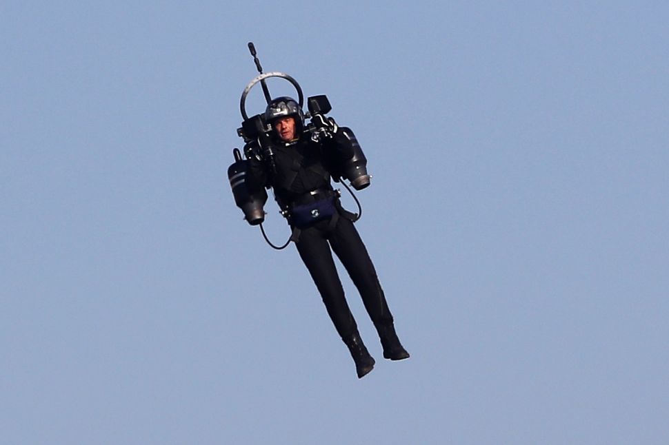 Ilustrasi seorang lelaki dengan jetpack. [Valery Hache/AFP]