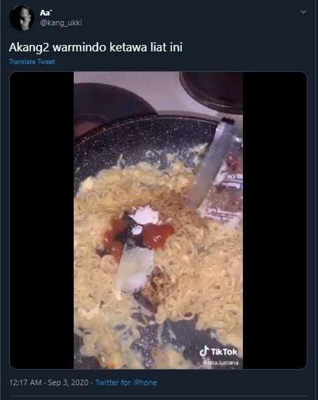  Ungkap Cara Kylie Jenner Bikin Mi Instan, Akun Ini Malah Diketawain. (Twitter/@kang_ukki)