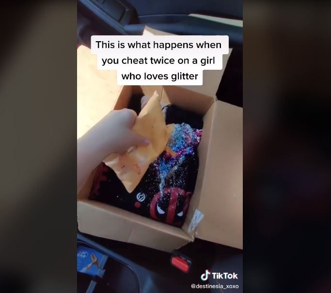 Pacar Selingkuh, Wanita Ini Balas Dendam dengan Glitter (tiktok.com/@destinesia_xoxo)