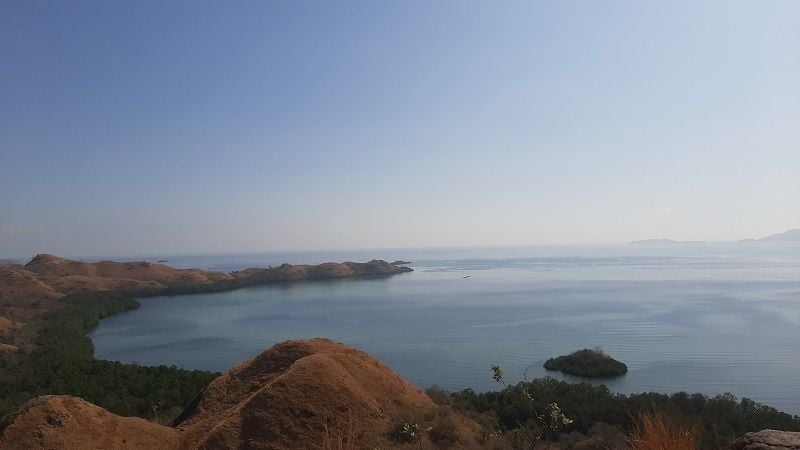 Pemandangan dari Bukit Cinta di Labuan Bajo. (Suara.com/Lilis Varwati)