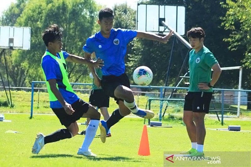 Sejumlah pemain Timnas Indonesia U-19 berlatih di Lapangan NK Mura, Hlapicina, Kroasia. [ANTARA/HO-PSSI - Handout PSSI]