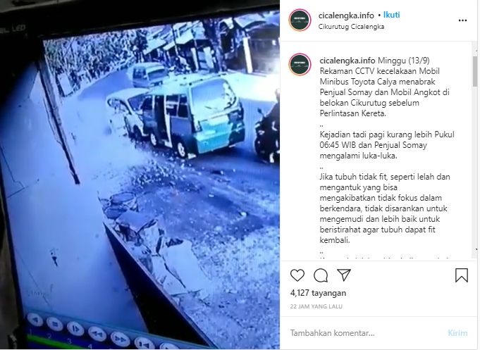 Tangkapan Layar Rekaman CCTV Mobil Tabrak Pedagang Siomai dan Angkot (Instagram/@cicalengka.info).