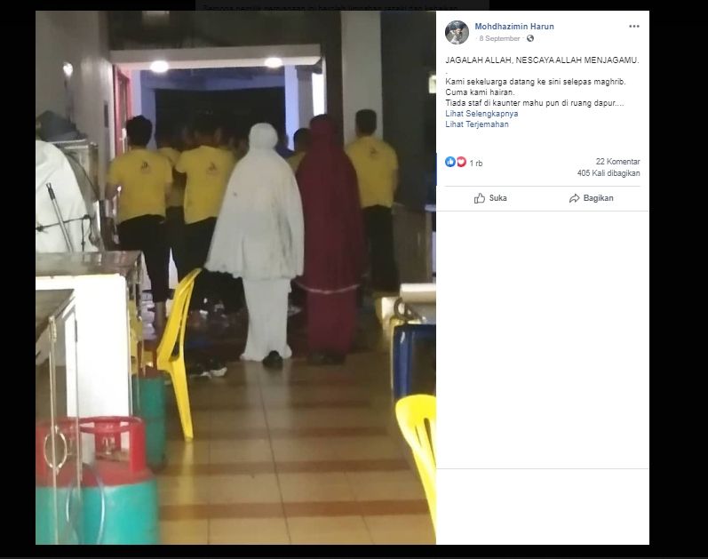 Salut! Kondisi Restoran Kosong, Ternyata Pegawainya Sedang Lakukan Hal Ini. (Facebook/Mohdhazimin Harun)