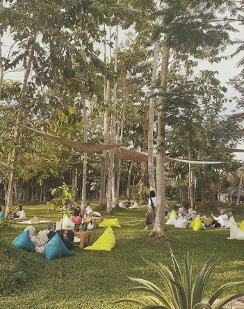 Syahdu! Jogja Punya Tongkrongan Outdoor Baru, Serasa Piknik di Tengah Hutan. (Instagram/@asram.edupark)