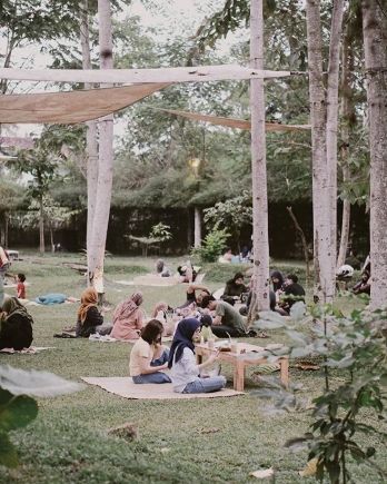 Syahdu! Jogja Punya Tongkrongan Outdoor Baru, Serasa Piknik di Tengah Hutan. (Instagram/@asram.edupark)