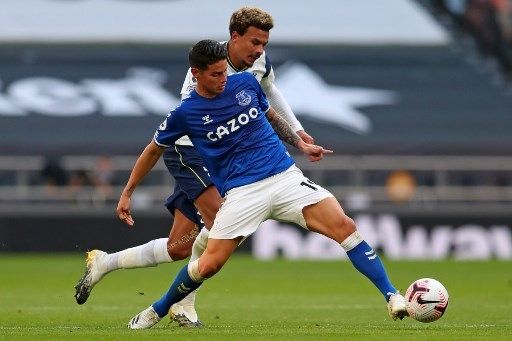 James Rodriguez saat melakoni debut bersama Everton. (CATHERINE IVILL / POOL / AFP)