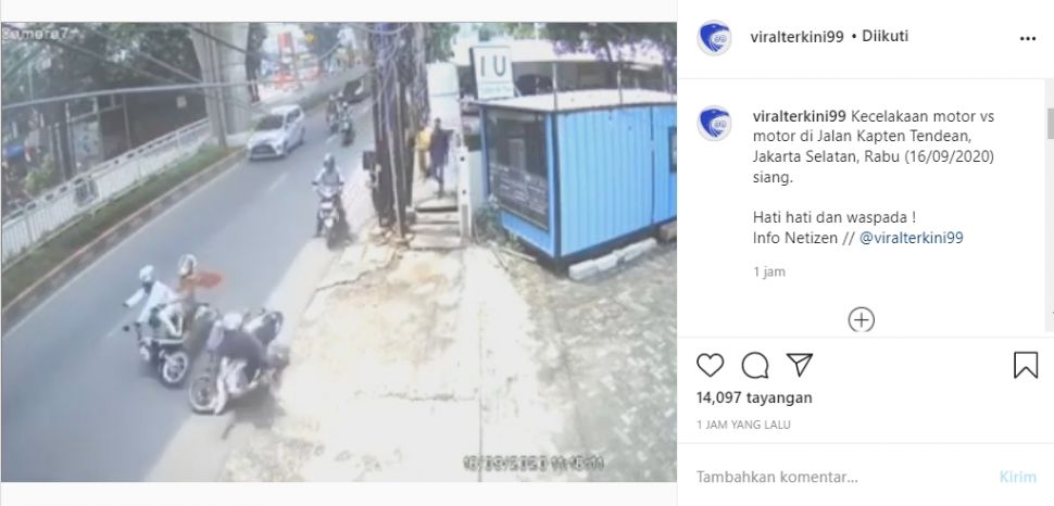 Tangkapan Layar Video Rekaman CCTV Viral Kecelakaan di Jalan (Instagram/@viralterkini99).