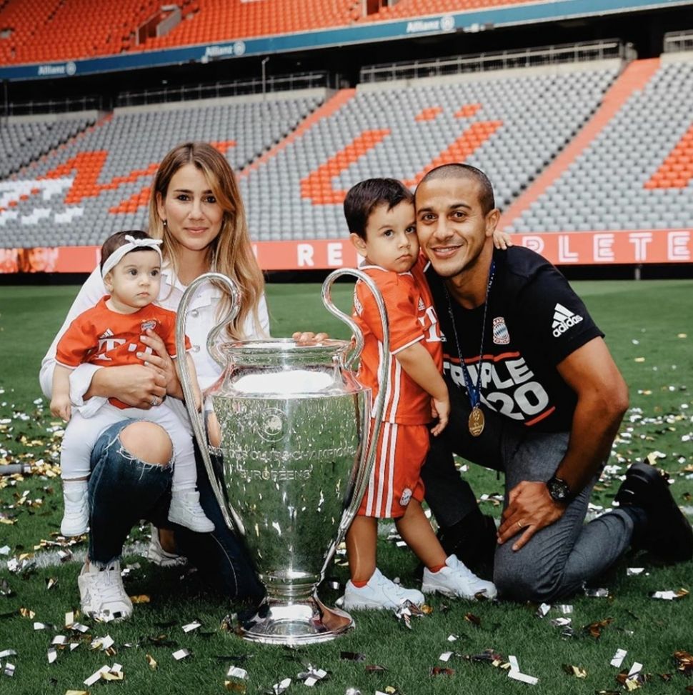 Julia Vigas, istri Thiago Alcantara. (Instagram/juliavigas)