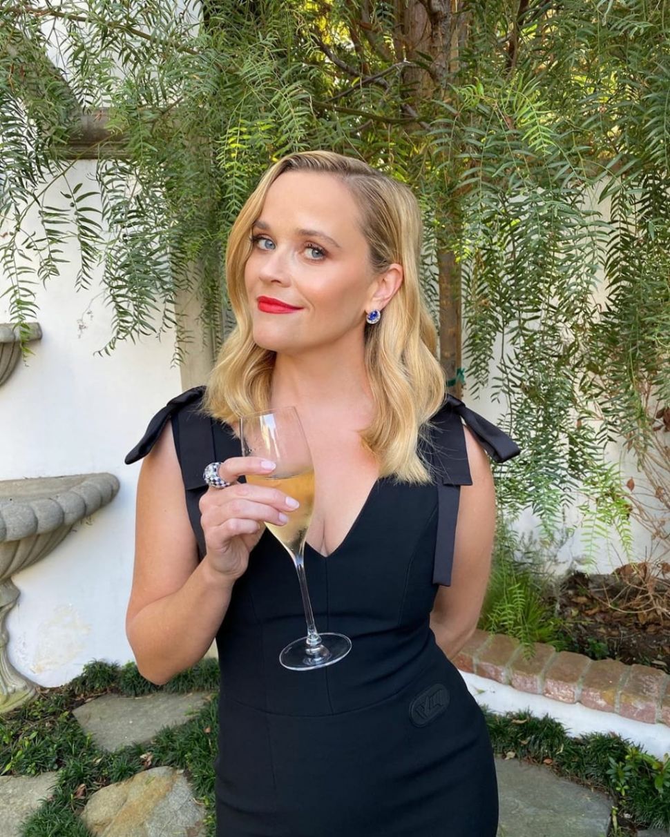 Tampilan Karpet Merah Para Selebriti di Emmy Awards (Instagram/ Reese Witherspoon)