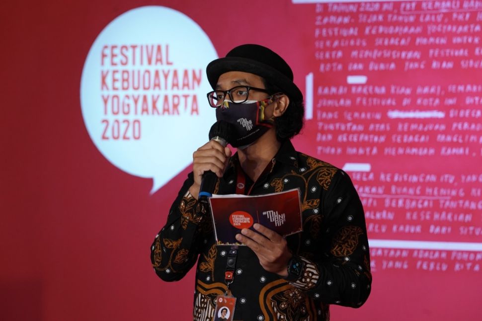 Raras Paksi Alit saat menyampaikan laporan pelaksanaan FKY 2020. (Dok. FKY)