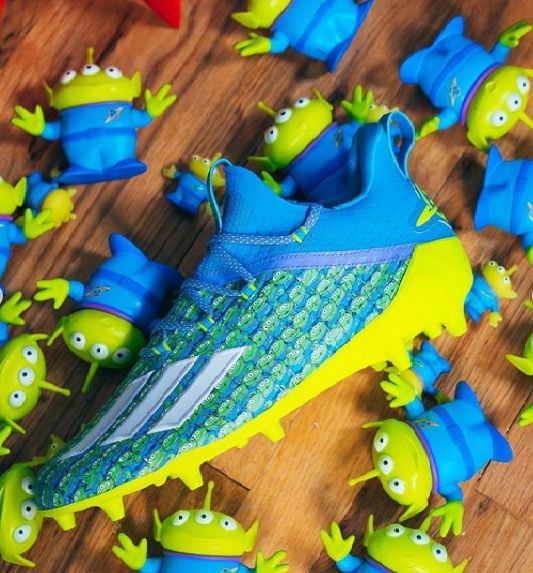 Koleksi Terbaru Adidas Berkolaborasi dengan Toy Story. (Instagram/@pixar)