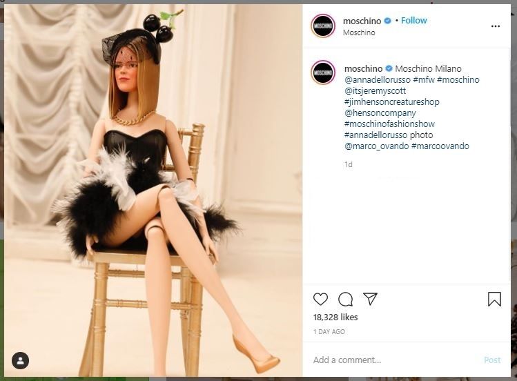 Fashion Show Boneka Moschino (instagram.com/moschino)