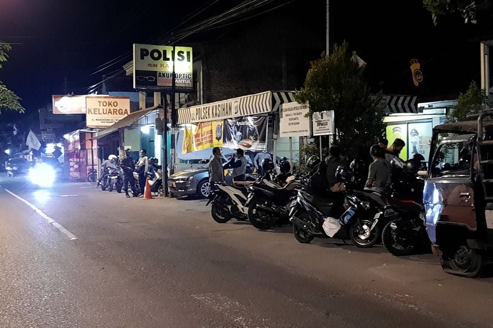 Suasana terkini lokasi tawuran yang libatkan terduga oknum ormas, Minggu (4/10/2020). [Muhammad Ilham Baktora / Suarajogja.id]