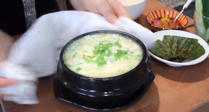 Steamed Egg ala Korea. (YouTube/Maangchi)