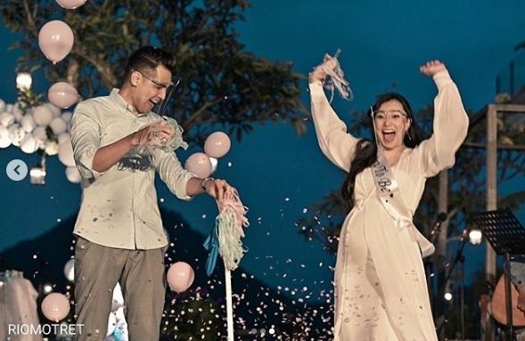 Asmirandah dan  Jonas Rivanno gelar baby shower [Instagram/asmirandah89]