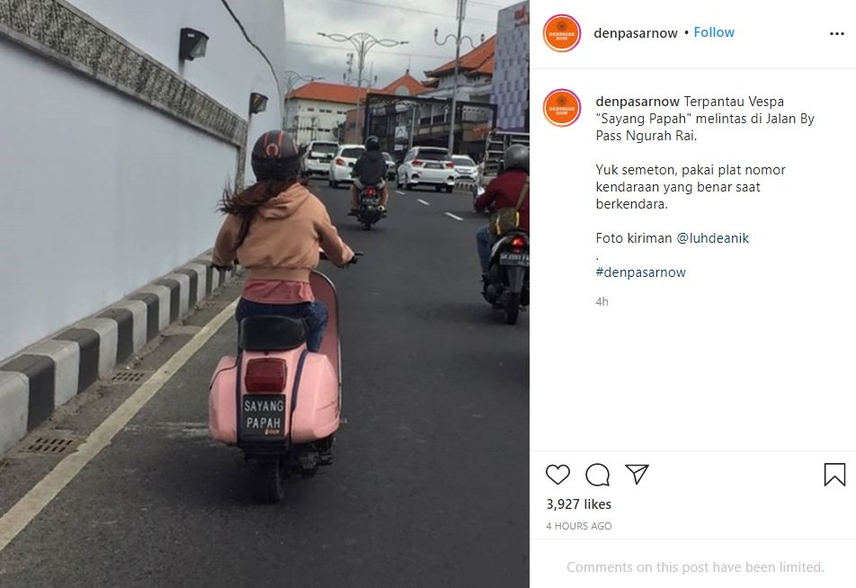 Pengendara Vespa bikin salah fokus. (Instagram/@denpasarnow)