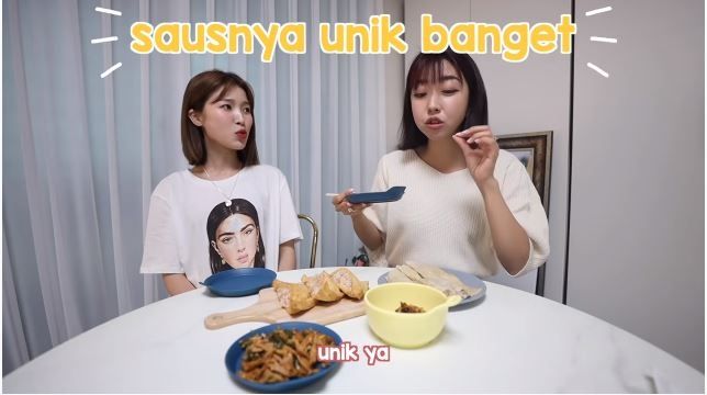 Sunny menyicipi makanan Korea Utara (YouTube SunnydahyeIn)