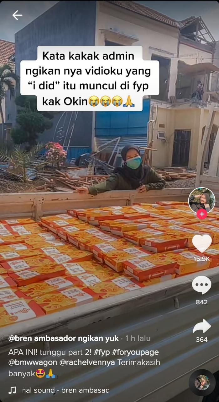 Gadis ini dikirimi 500 pcs makanan dari Ngikan Yuk! (TikTok @sukaindomiegrg)