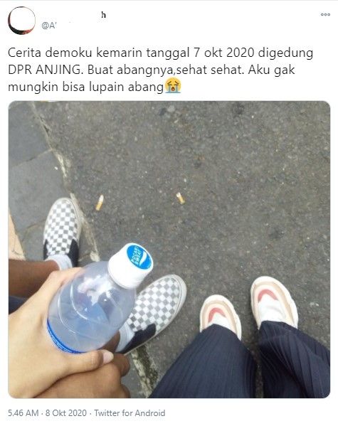 Kisah romantis di balik demo tolak uu omnibus law (Twiter)