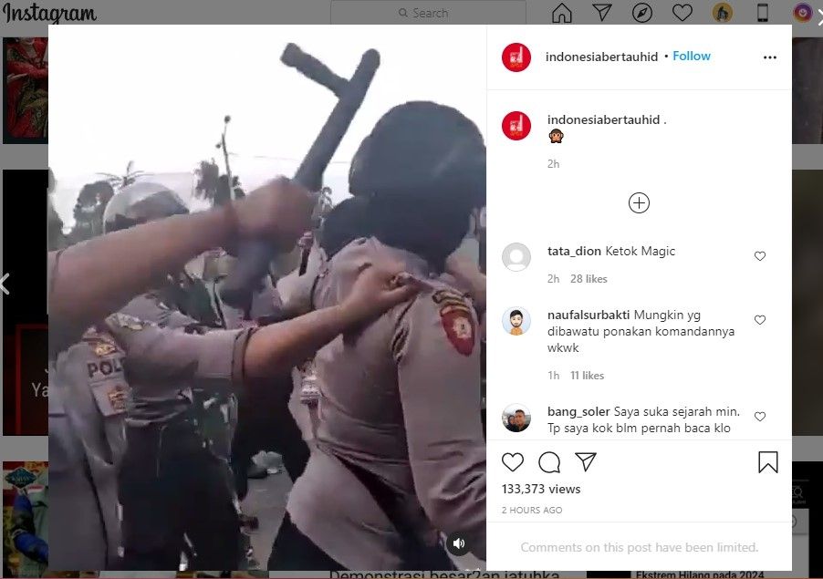 polisi dipukul komandan gegara piting demonstran (IG/indonesiabertauhid)