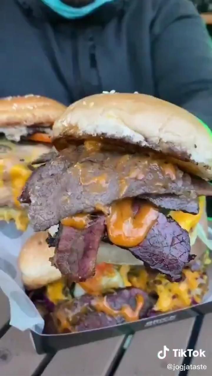 Brick Burger (TikTok @jogjataste)
