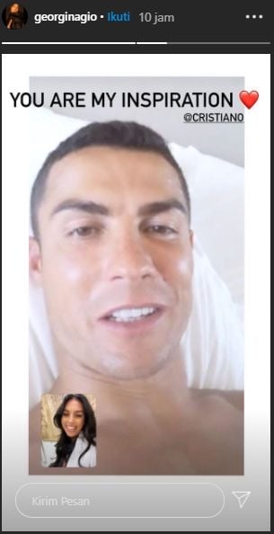 Georgina Rodriguez video call dengan Cristiano Ronaldo. (Instagram/@Georginagio).