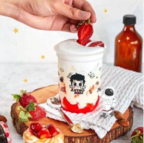 Astro Boba varian Strawberi Cheese Cake (Instagram @astroboba_id)