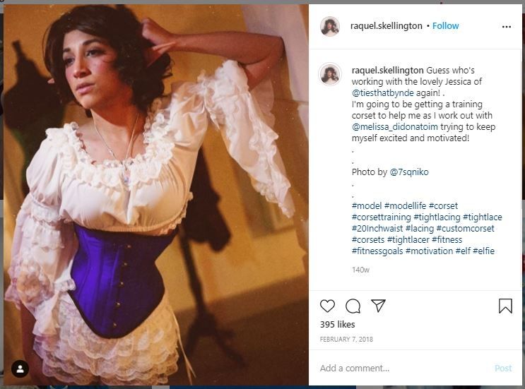 Sering Dibully, Wanita Ini Rajin Pakai Korset sejak Sekolah (instagram.com/raquel.skellington)