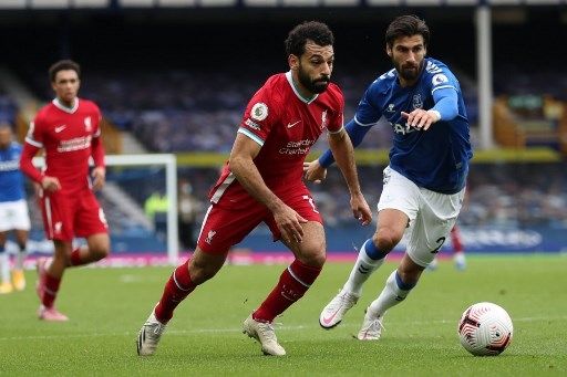 Laga Everton vs Liverpool berakhir imbang 2-2. (CATHERINE IVILL / POOL / AFP)