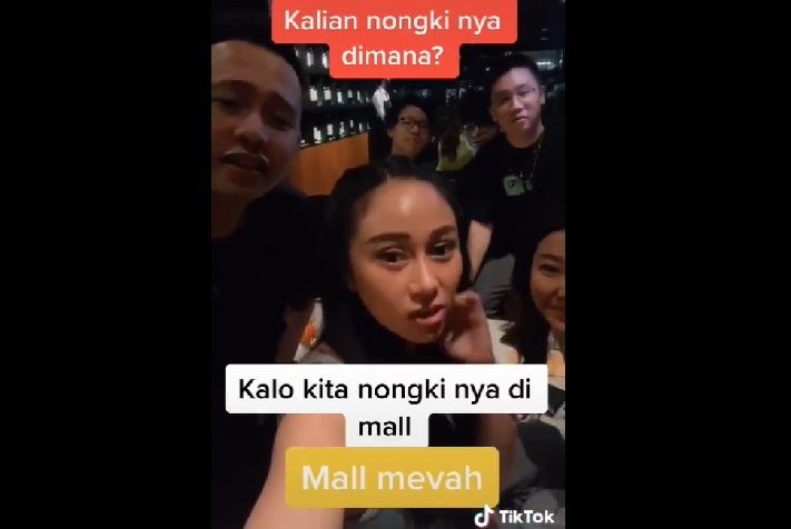 Video muda-mudi nongkrong di mall. (Twitter/@rakyatjelataTV)