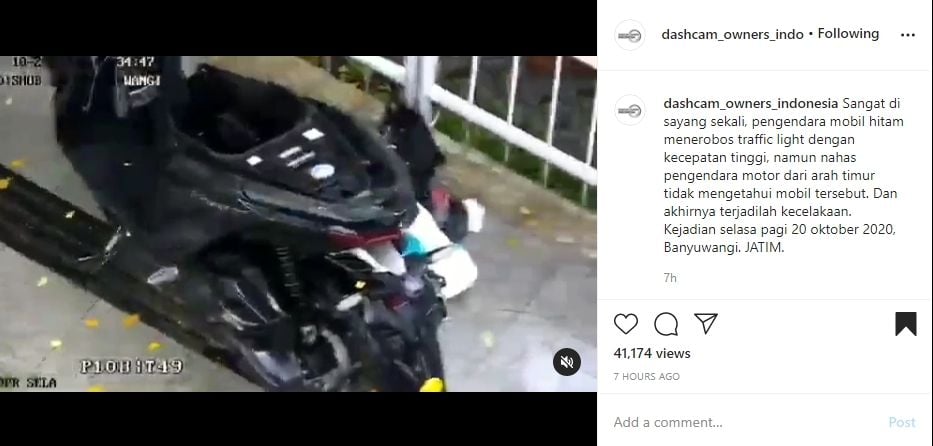 Detik-detik kecelakaan mobil vs motor matik. (Instagram)