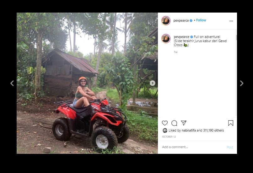 Unggah Foto Liburan di Bali, Lengan Kekar Pevita Pearce Bikin Salfok! (Instagram/@pevpearce)