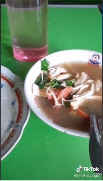 Soto dan Sop Pak Nanto (TikTok @infokost.jogja)