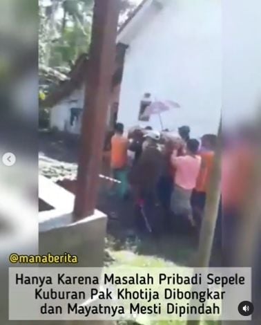 Tangkapan Layar Video Heboh Penggusuran Makam dan Pemindahan Jenazah Bikin Publik Murka (Instagram/@manaberita).