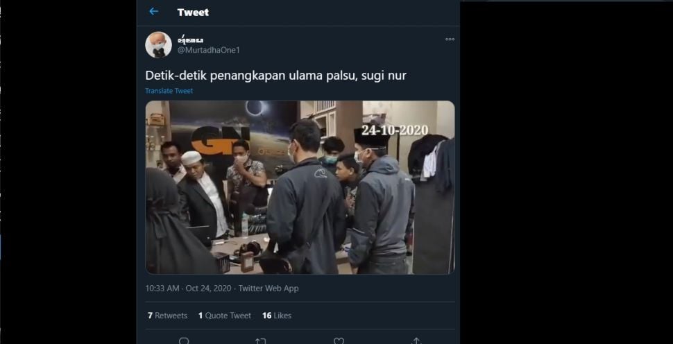 Tangkapan layar video penangkapan Gus Nur. (Twitter/@MurtadhaOne1)