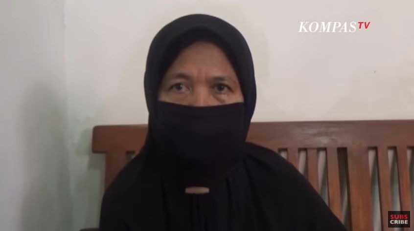 Tangkapan Layar Kisah Perjuangan Yaidah, Warga Surabaya yang Urus Akta Kematian Anak Sampai Jakarta (YouTube KOMPASTV).