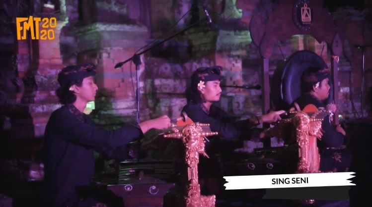 Komunitas Sing Seni dari Bali, bawakan karya terbaru mereka yakni 'Cenik Tua'. (YouTube/Forum Musik Tembi)