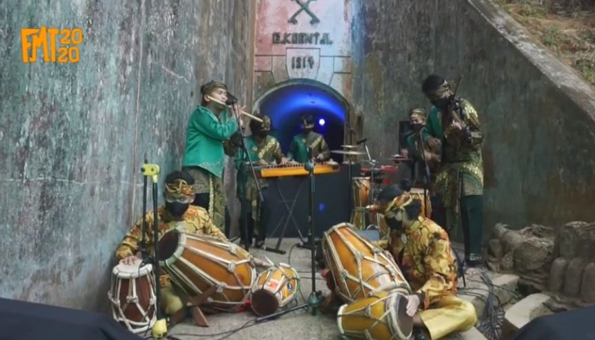 Jaya Dwara Percussion membawakan pentas 'Neugtreug' dalam acara FMT 2020. (YouTube/Forum Musik Tembi 2020). 