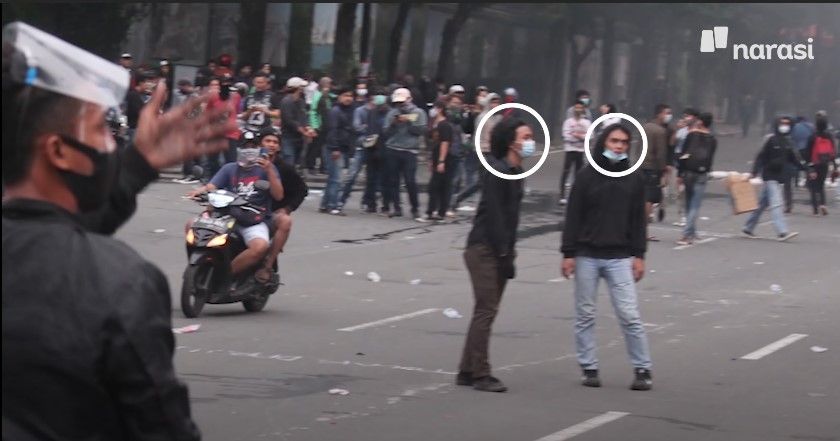 Narasi TV mengungkap para pelaku pembakar Halte Sarinah Jakarta saat demo tolak UU Cipta Kerja. Wajah-wajah terduga pelaku dipaparkan dalam sebuah video kronologis.(Narasi TV)