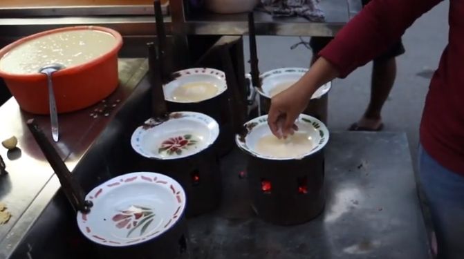 Murni Martabak Piring di Medan. (YouTube/Ice Tea Jay)