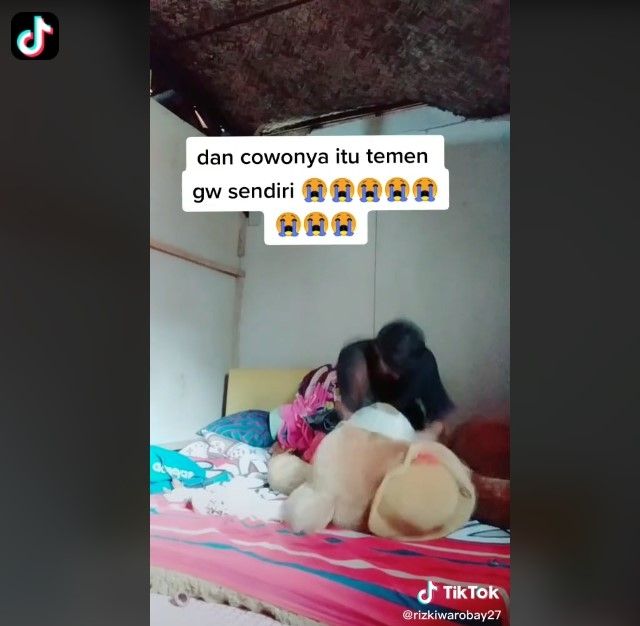 Kerja kuli bangunan buat beli boneka malah diselingkuhi pacar (Tiktok/rizkiwarobay27)