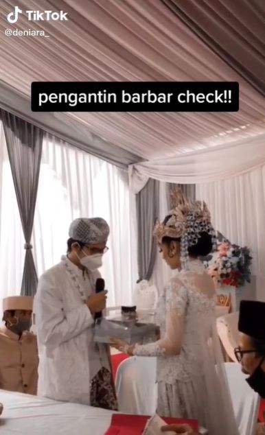 Viral Pengantin Pria Ketinggalan Iring-iringan Nikah, Istrinya Tak Sadar (TikTok/@deniara_).