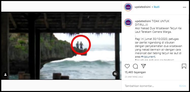 Tangkapan Layar Video Aksi Nekat Dua Wisatawan Terjun dari Tebing ke Laut di Pantai Ngandong, Gunungkidul, Yogyakarta (Instagram/updatedisini).