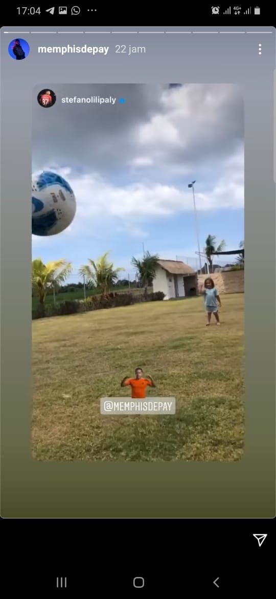 Memphis Depay repost story Stafeno Lilipaly. (Instagram/@memphisdepay).