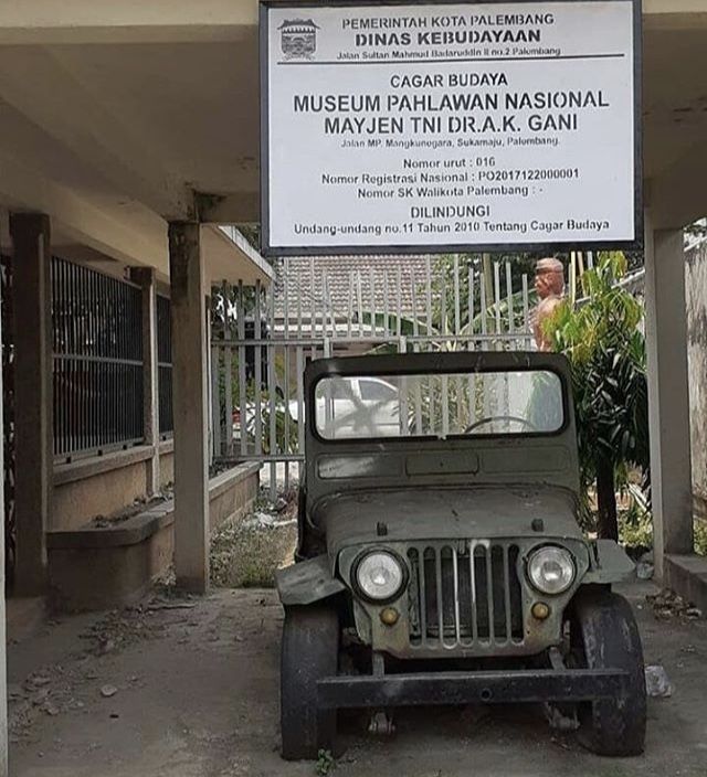 Jeep Willys dr. A.K Gani [Instagram: Budaya Palembang Darussalam].