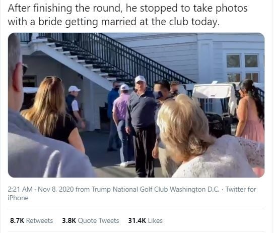 Trump Main Golf dan Berpose dengan Pengantin saat Dinyatakan Kalah (twitter.com/BrianBartlett)