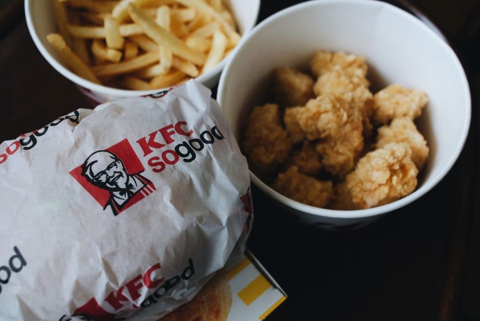 Ilustrasi Makanan KFC (Unsplash @aleksdorohovich)