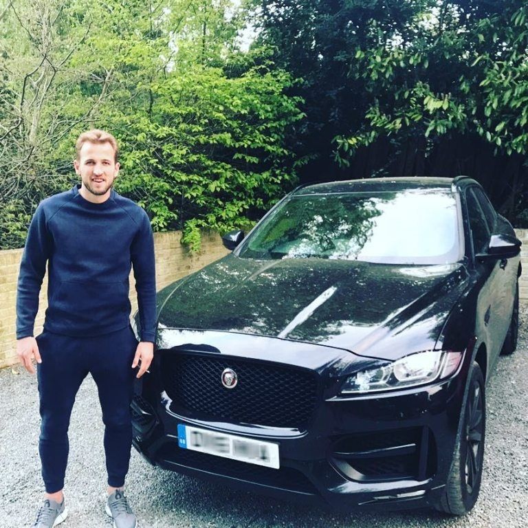 Harry Kane dan mobilnya. (Instagram/@harrykane).