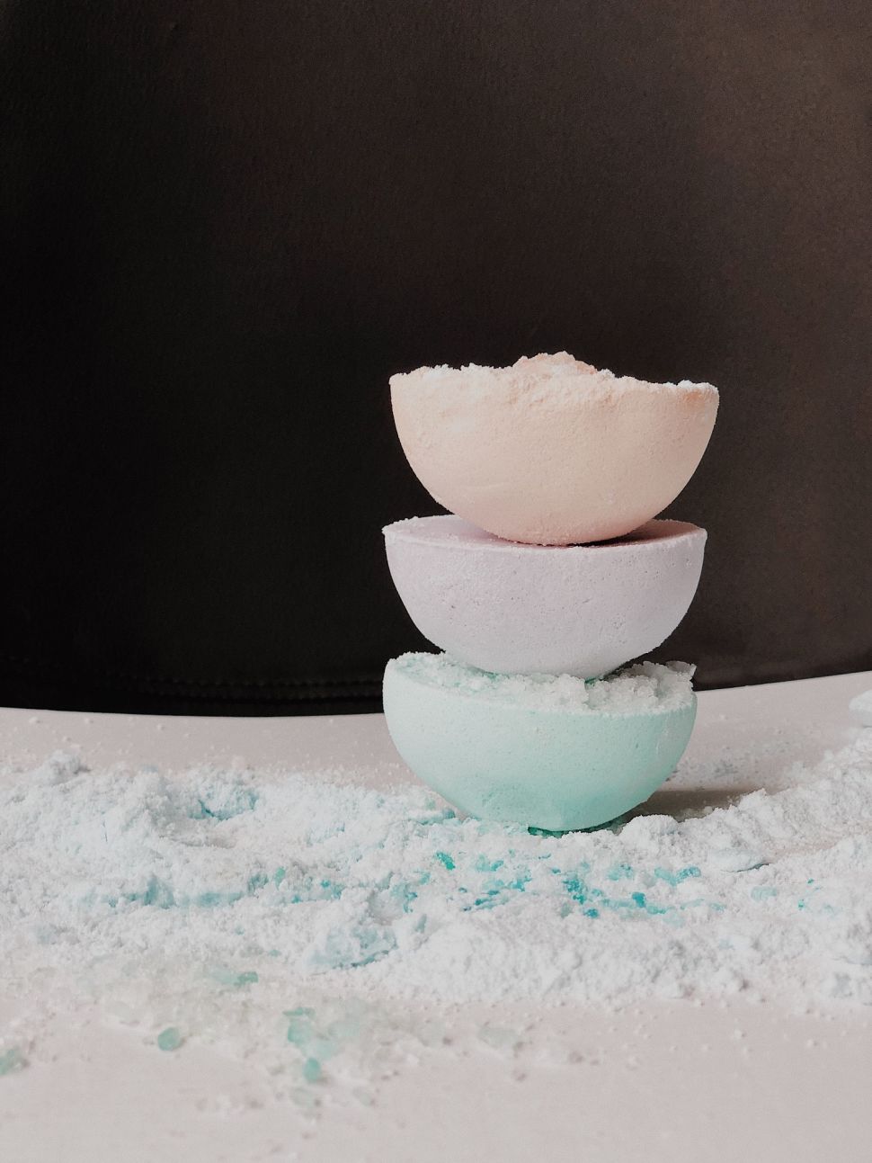 Ilustrasi Bath Bomb (Unsplash @@mathildelangevin)