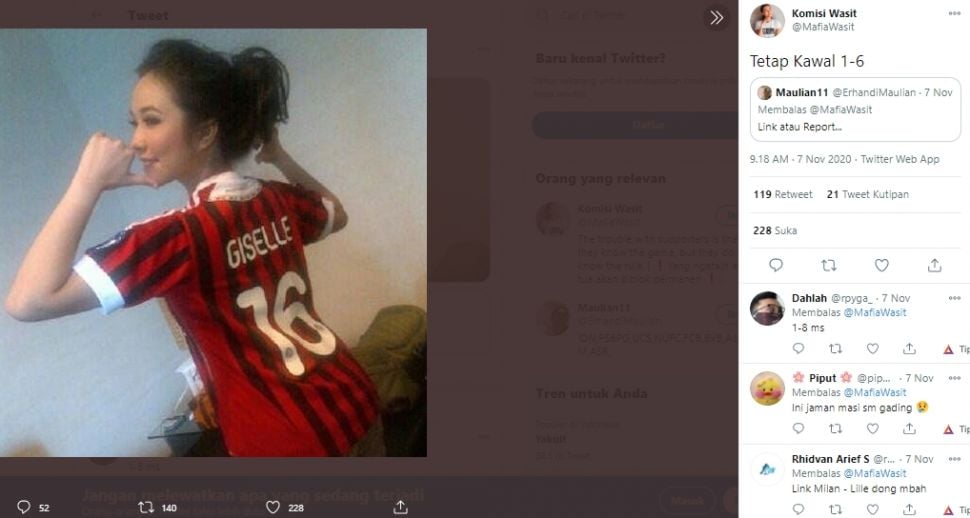 Gisella Anastasia saat mengenakan jersey AC Milan. (Twitter/@mafiawasit).